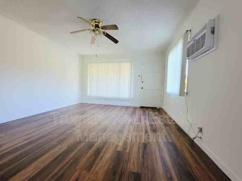 512 Irving Ave #D - Photo 3 of 12