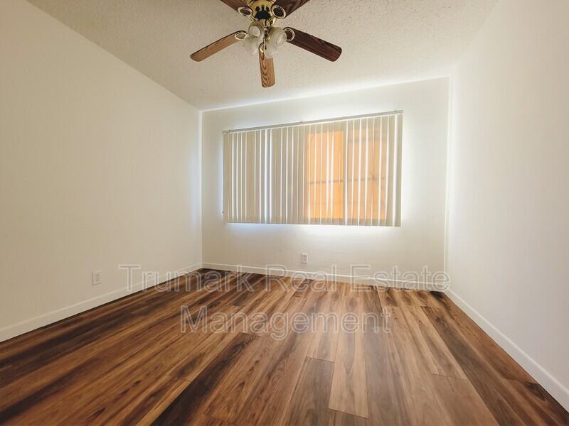 512 Irving Ave #D - Photo 4 of 12