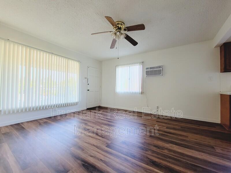 512 Irving Ave #D - Photo 6 of 12