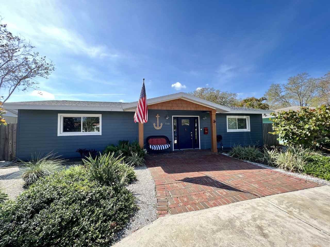 750 41st Ave Ne - Photo 2 of 15