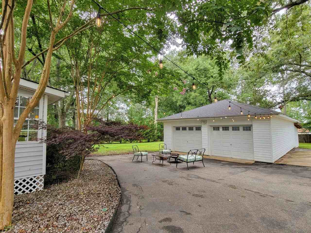 709 James Ave - Photo 3 of 32