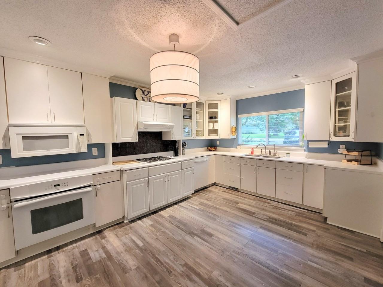 709 James Ave - Photo 6 of 32
