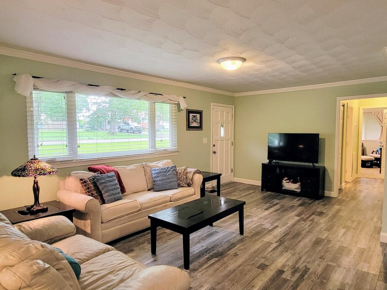 709 James Ave - Photo 7 of 32