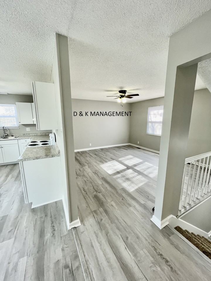 1312 Graycreek Ln - Photo 2 of 13