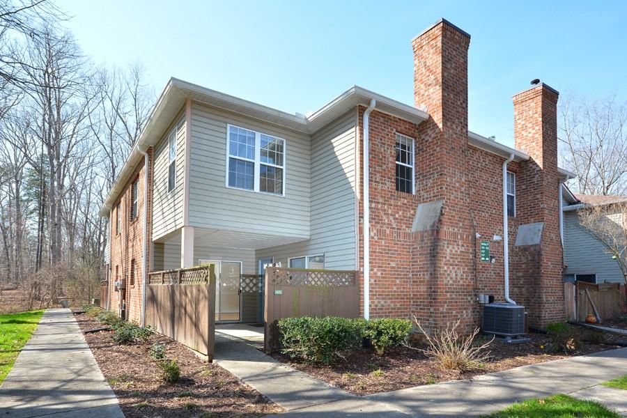 425 Summerwalk Cir - Photo 2 of 36