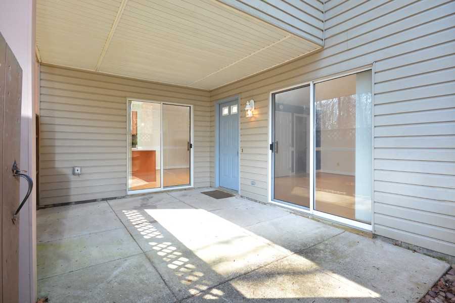 425 Summerwalk Cir - Photo 3 of 36