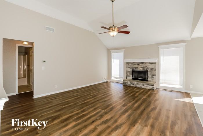 13395 Sycamore Dr - Photo 2 of 15