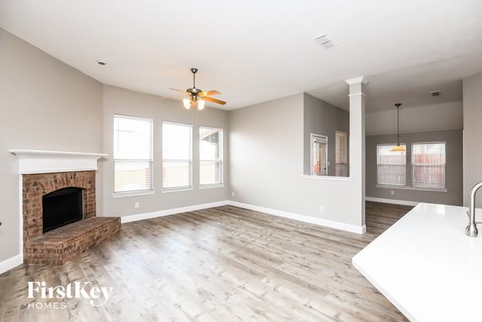 860 Roaring Springs Rd - Photo 3 of 15