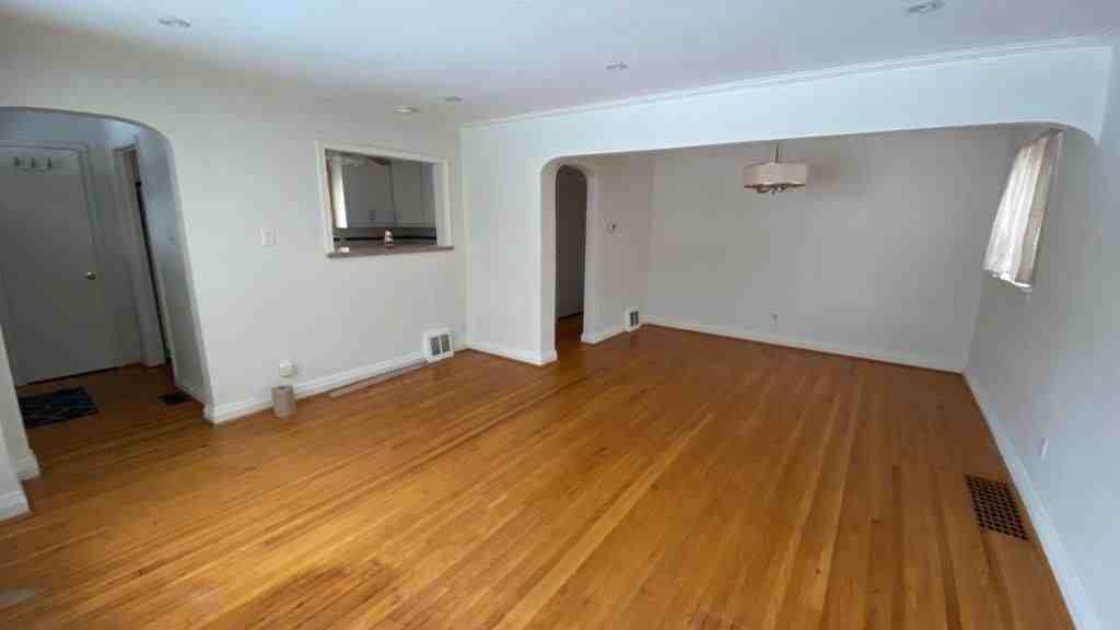 28 Medhurst Road - Photo 2 of 9