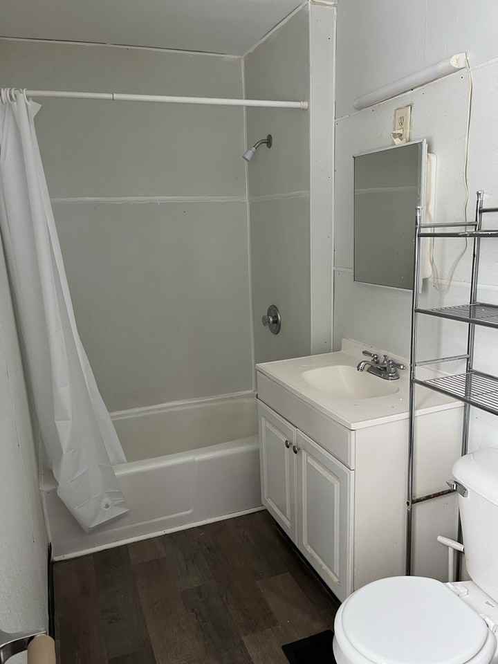 229 Eagle St - Photo 3 of 13