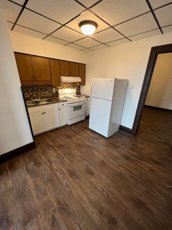 838 Main St #2F - Photo 2 of 6