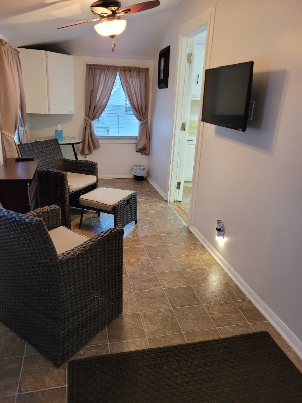 841 Parkview St Ne #2ndFL