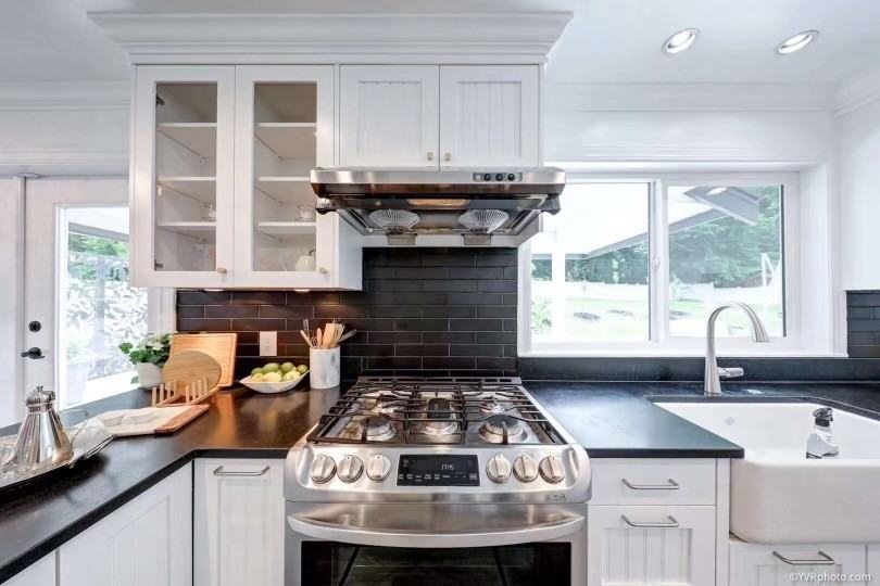13774 Crescent Road - Photo 3 of 9