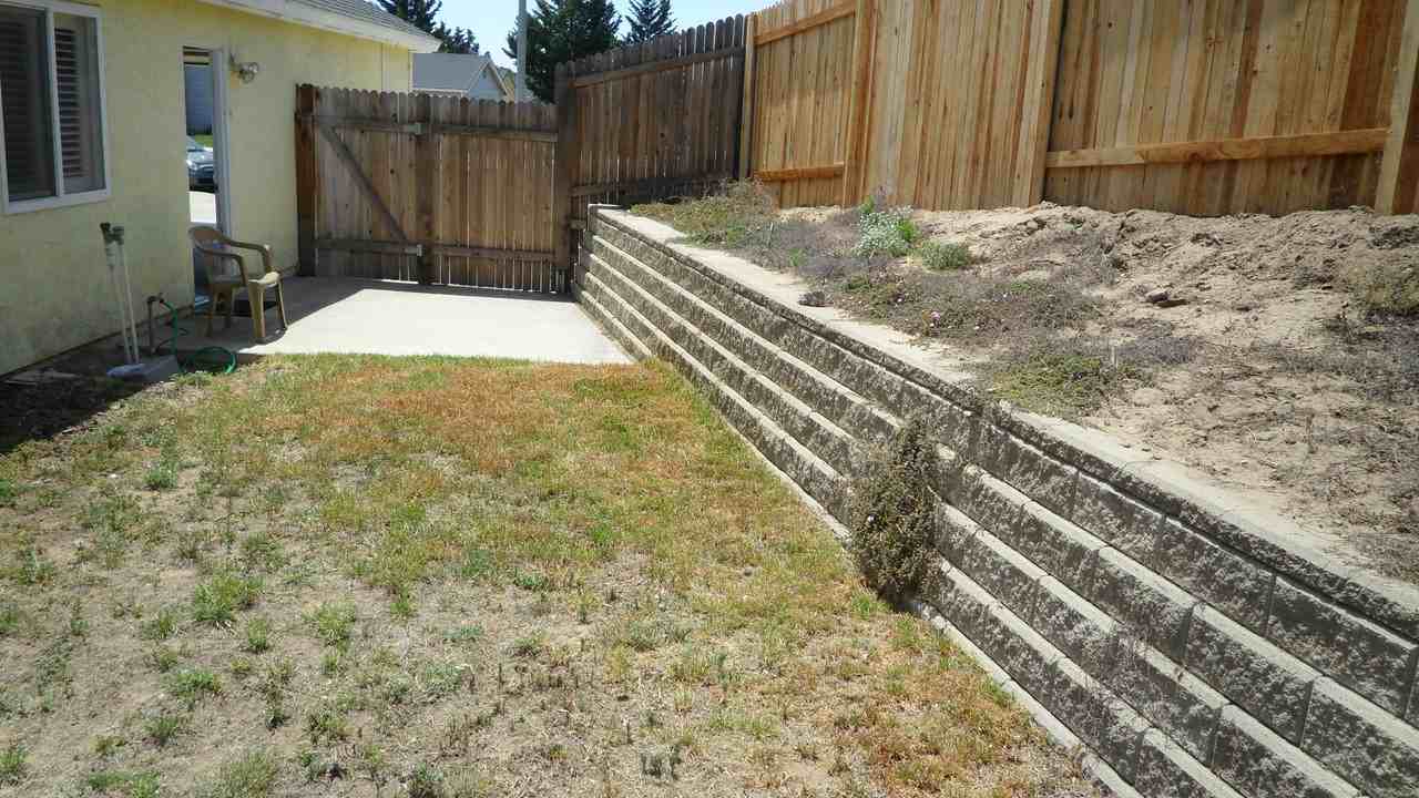 135 Cain Dr - Photo 2 of 6