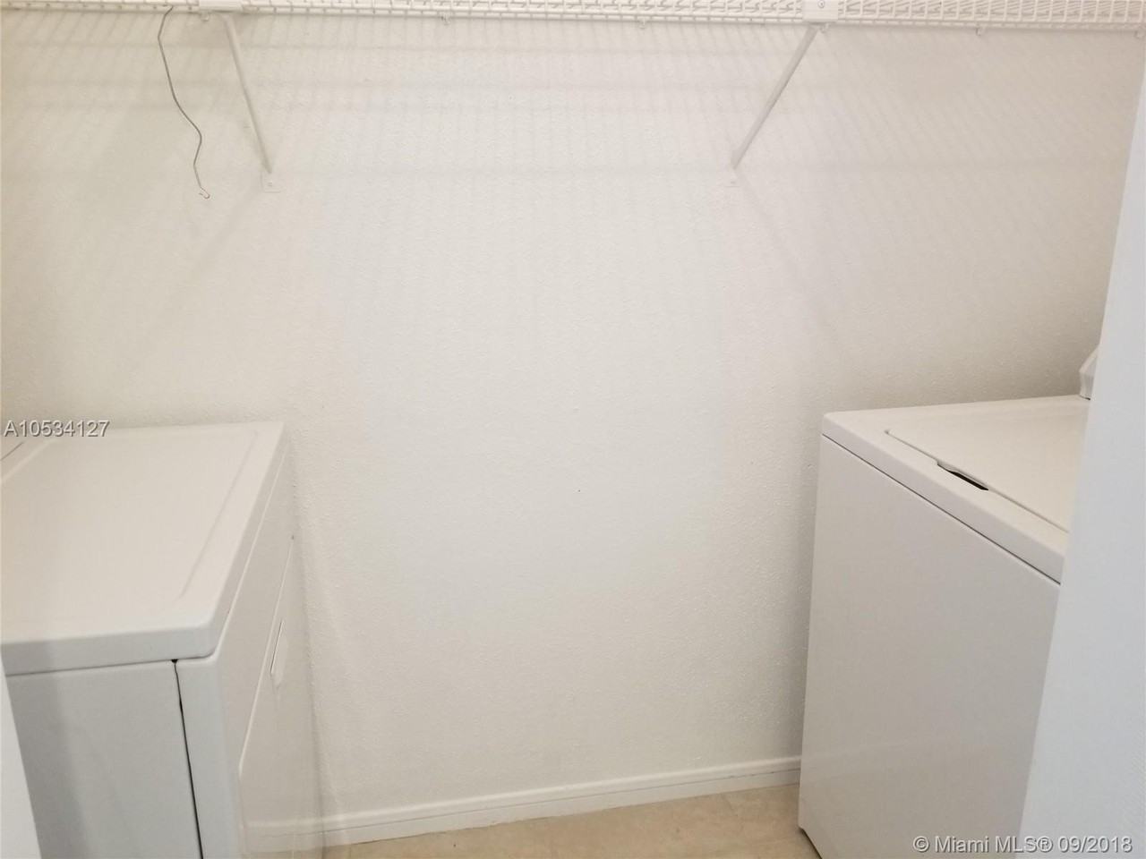 833 Riverside Dr - Photo 3 of 5