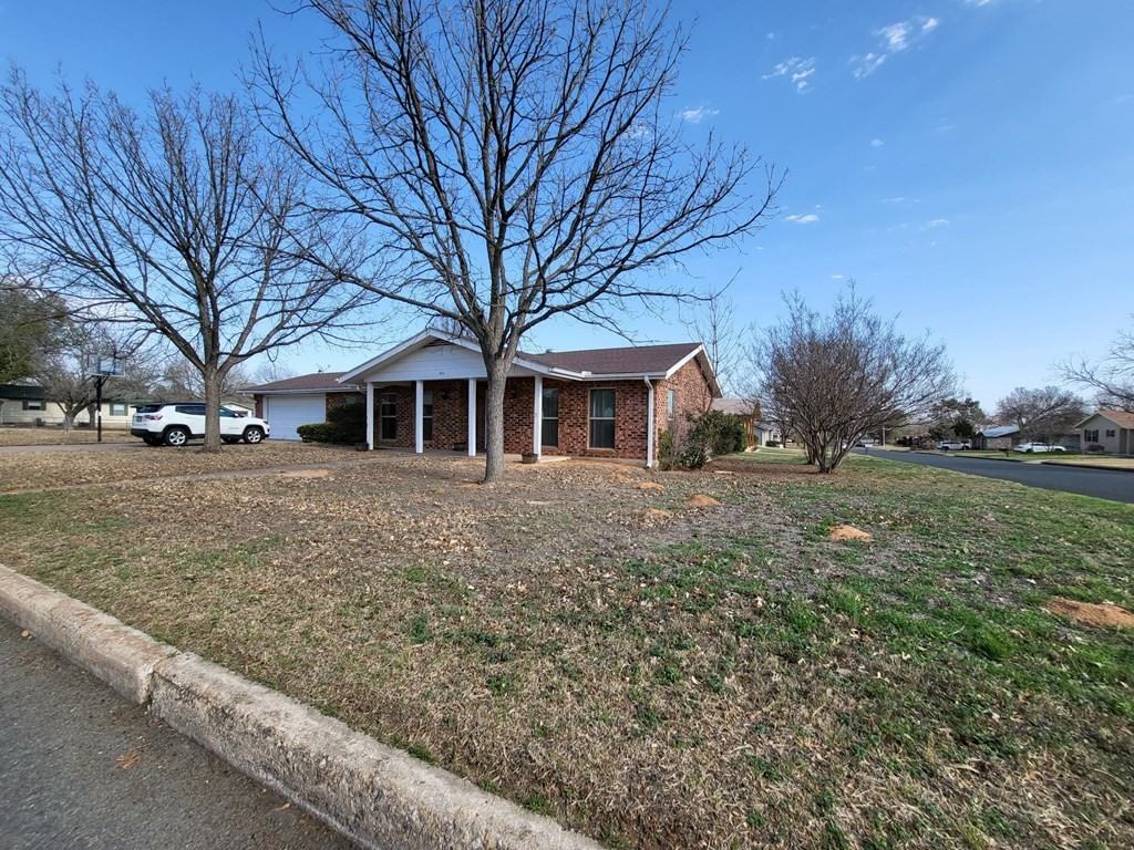 1401 N Orange St - Photo 2 of 10