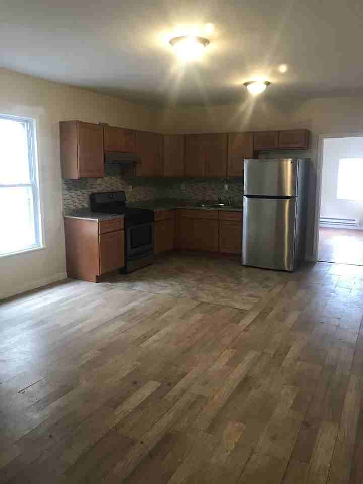 719 Roberts Street - Photo 3 of 11