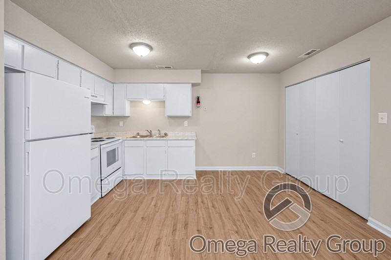 3328 Meridian St N #114 - Photo 7 of 18