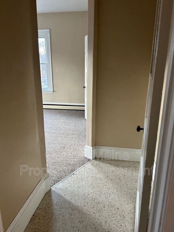 336 Hancock St - Photo 2 of 10