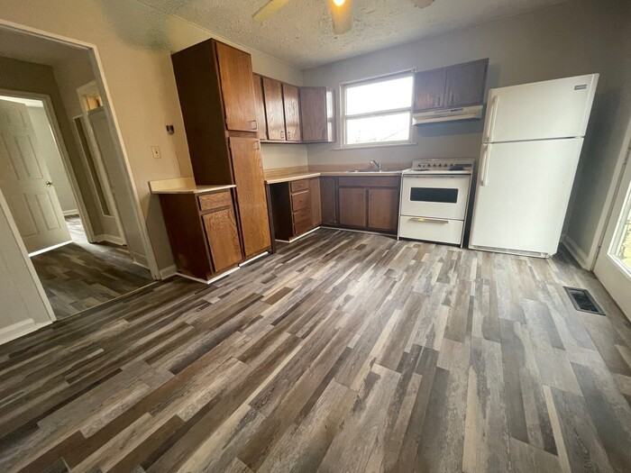 1508 Beech St #B - Photo 2 of 12