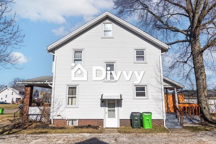 2252 S Freedom Ave - Photo 2 of 15