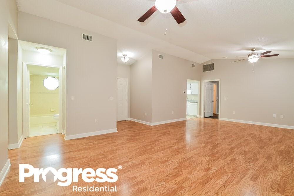 12631 Bay Hill Dr - Photo 3 of 16