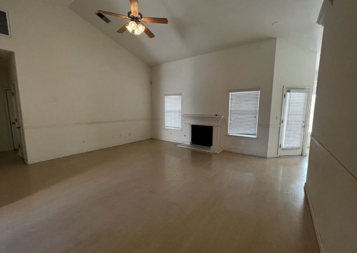 2142 N Arbor Ave #1 - Photo 3 of 12