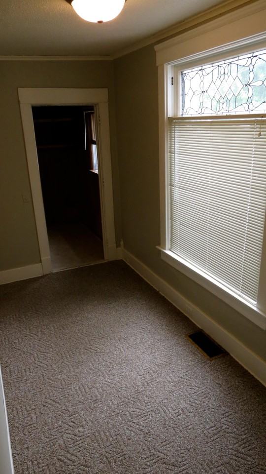 402 Lincoln Ave #402 - Photo 3 of 20