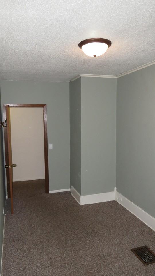 402 Lincoln Ave #402 - Photo 7 of 20