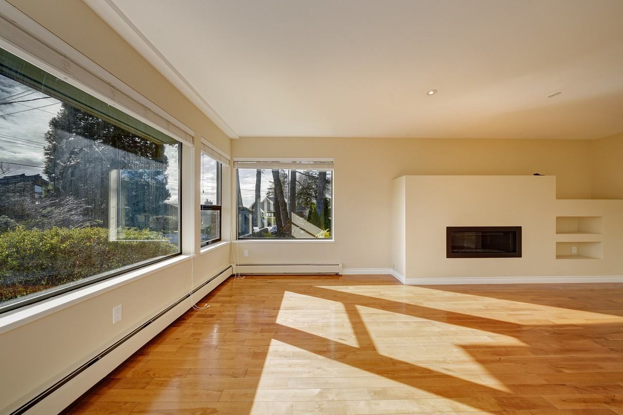 878 Pacific Drive - Photo 5 of 30