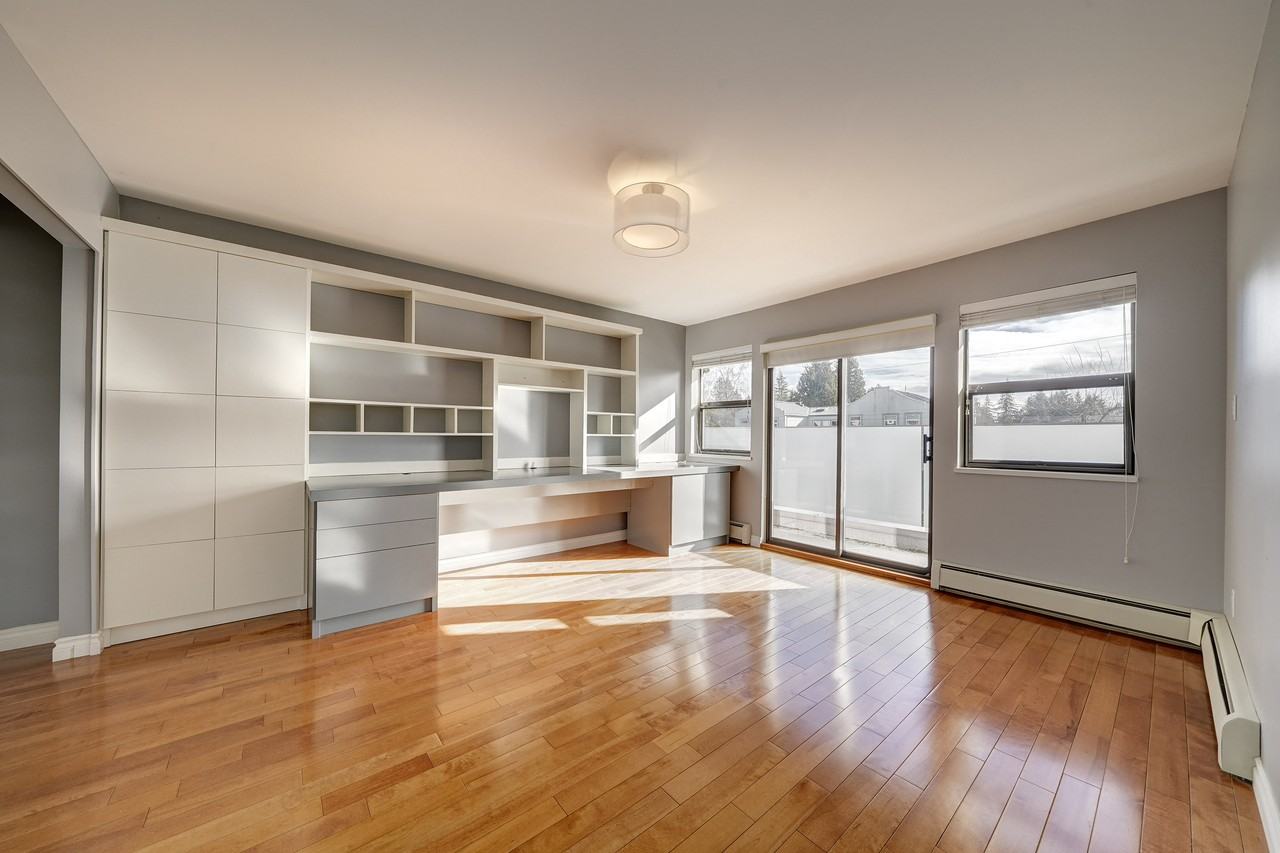 878 Pacific Drive - Photo 4 of 30
