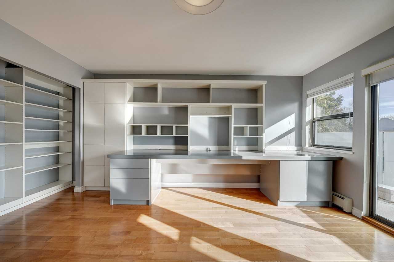 878 Pacific Drive - Photo 6 of 30