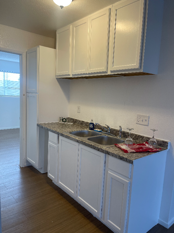 1479 Elder Ave - Photo 4 of 11