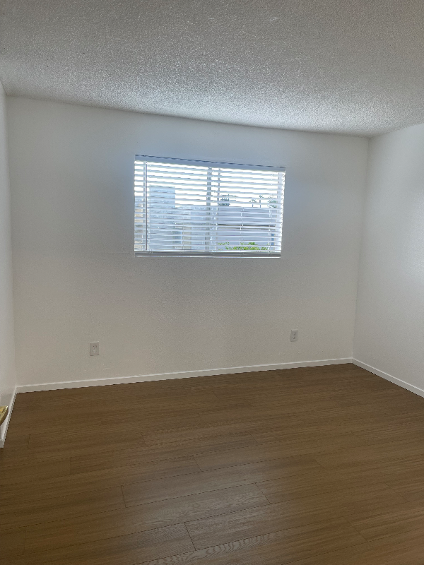 1479 Elder Ave - Photo 6 of 11