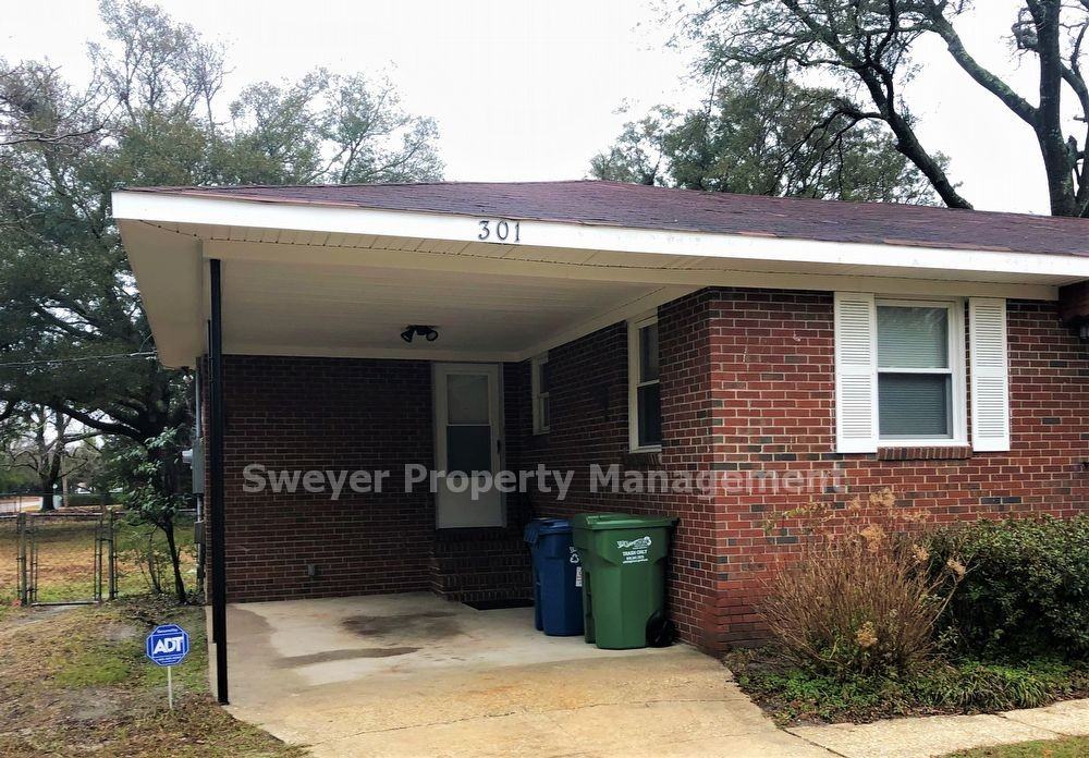 301 Toulon Dr - Photo 2 of 25