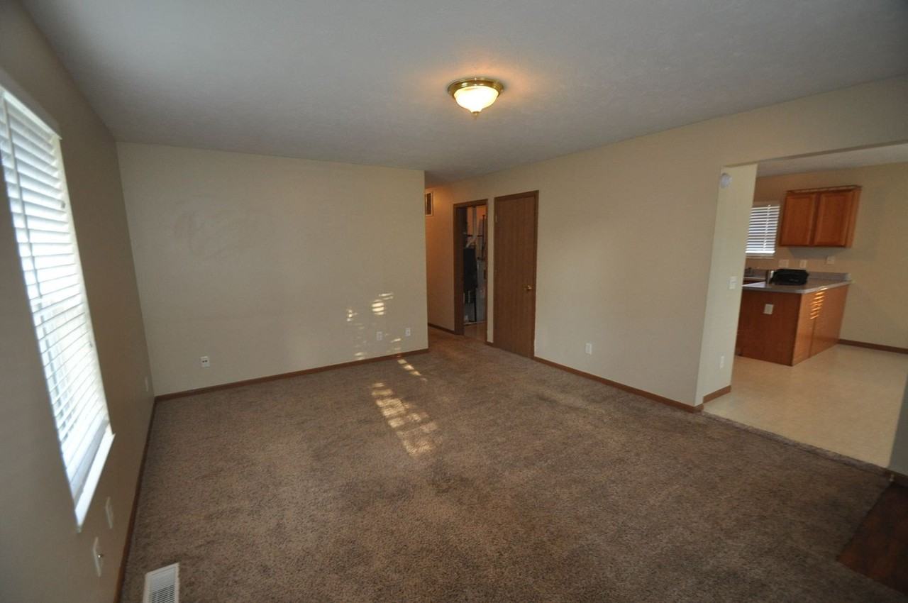 1341 Fairmount Ave - Photo 3 of 9