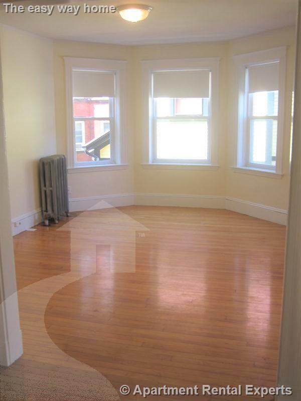 14 Centre St #4 - Photo 3 of 11