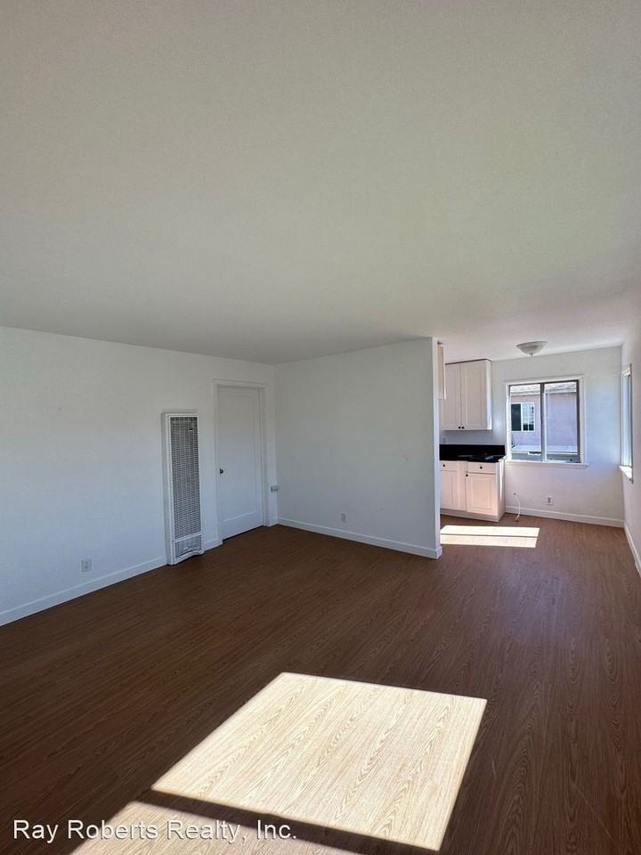 5847 5851 1/2 Via Corona Street 5847 5851 1/2 Via Corona Street, East Los Angeles, CA 90022