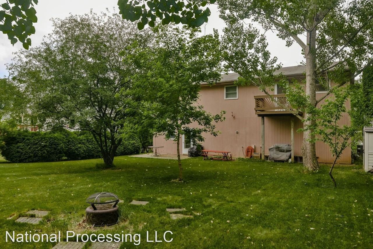 1131 Candlewick Dr Nw - Photo 2 of 16