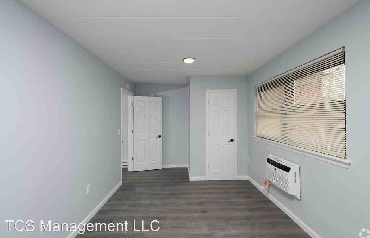 5245 Oxford Ave - Photo 3 of 17