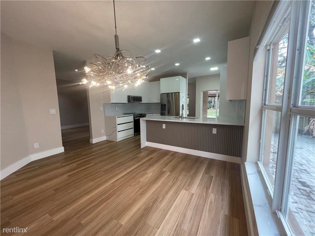 4077 Nw 61st Ter - Photo 3 of 16