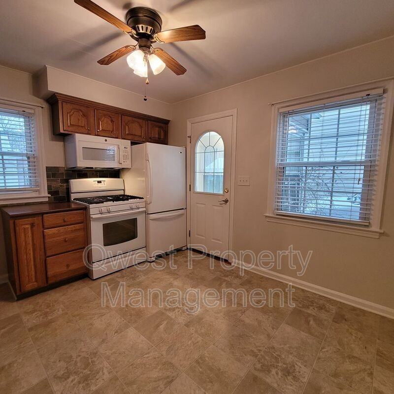 2220 Monroe Avenue Northwest - Photo 5 of 17