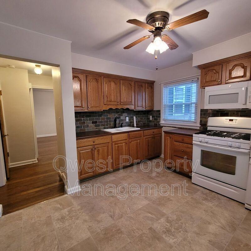 2220 Monroe Avenue Northwest - Photo 6 of 17