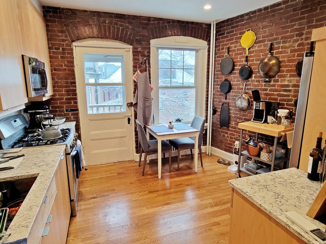 14 Colbourne Cres #1 - Photo 3 of 33