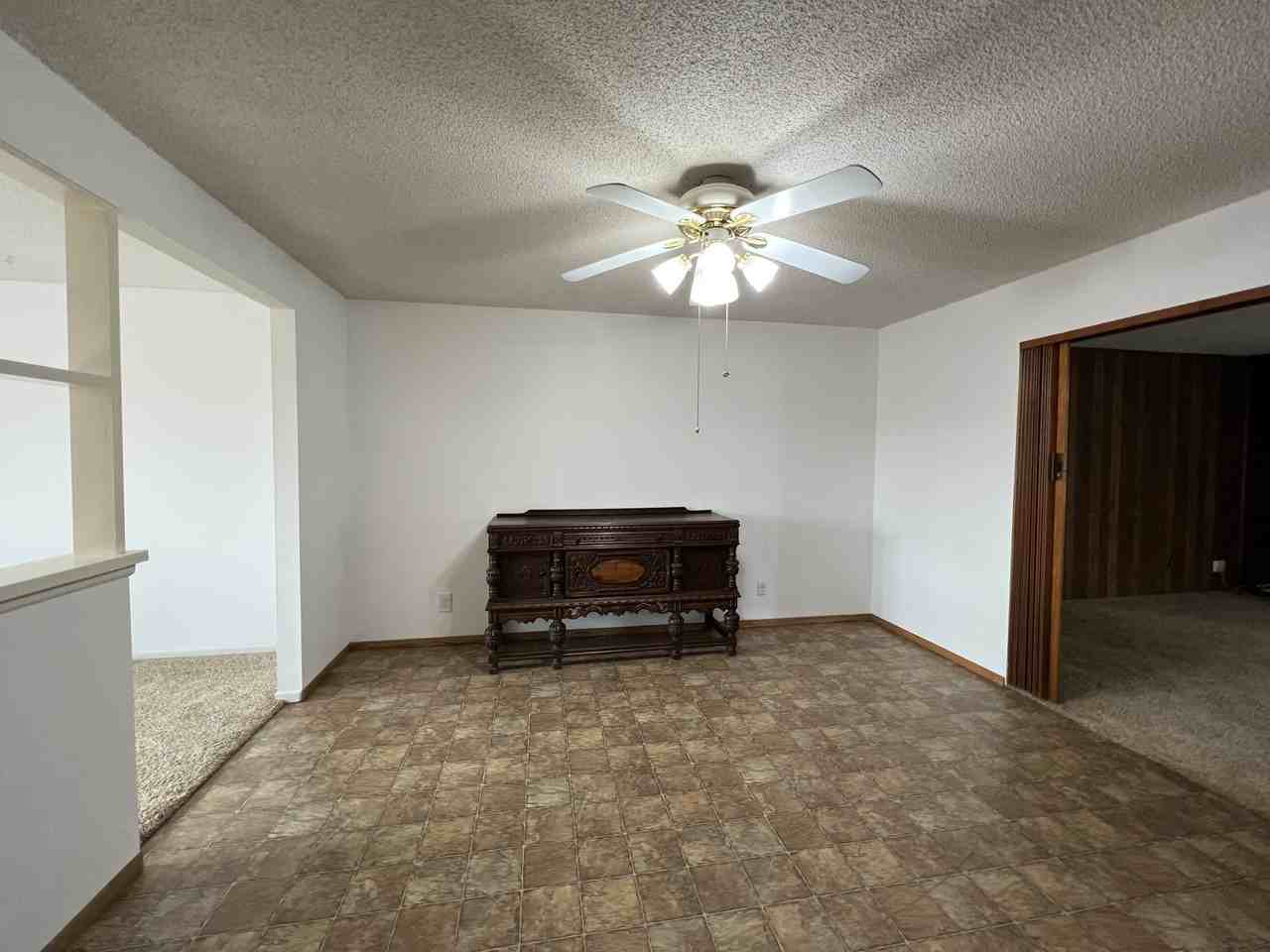 550 Mars Ave - Photo 5 of 20