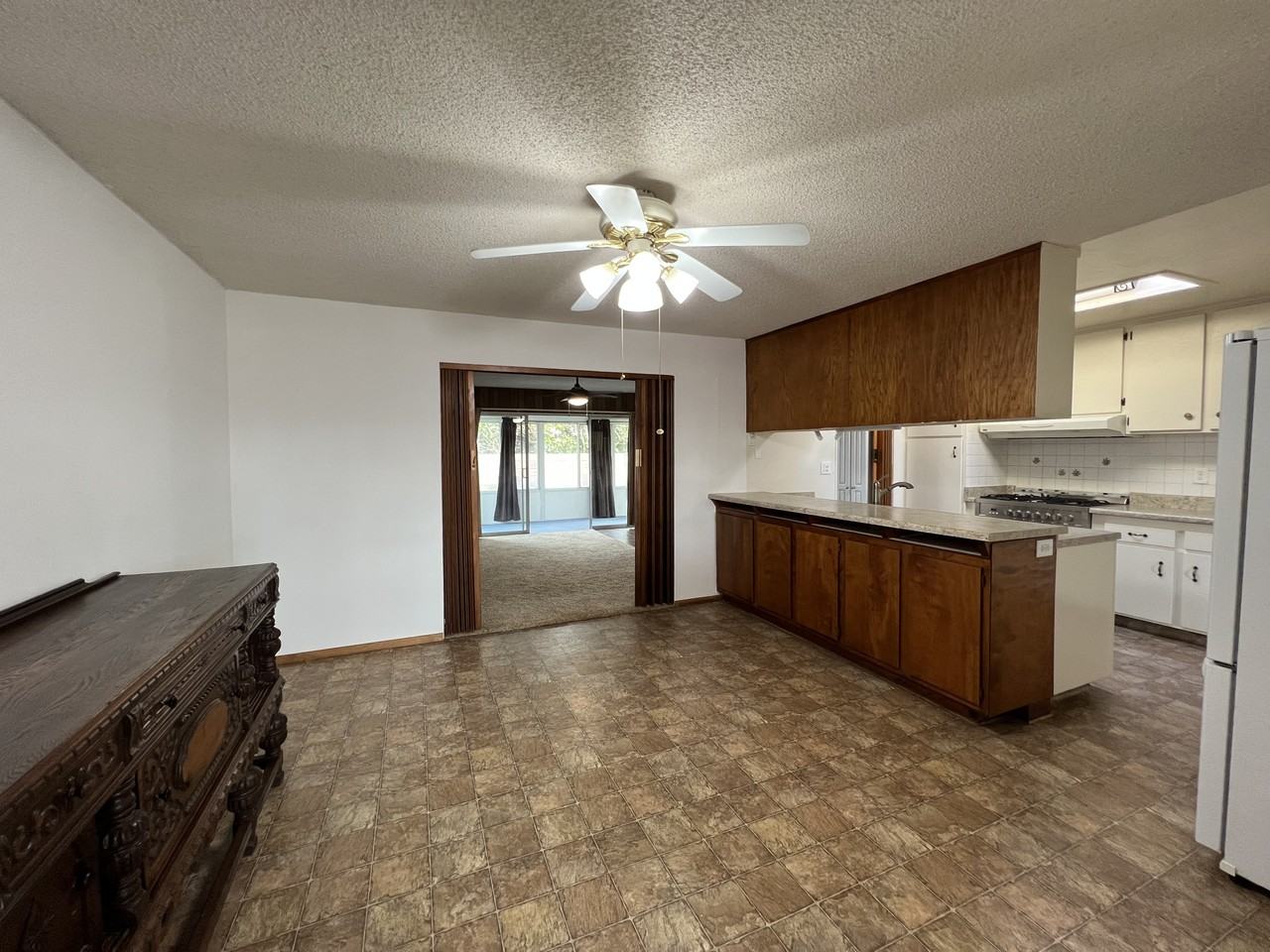 550 Mars Ave - Photo 6 of 20