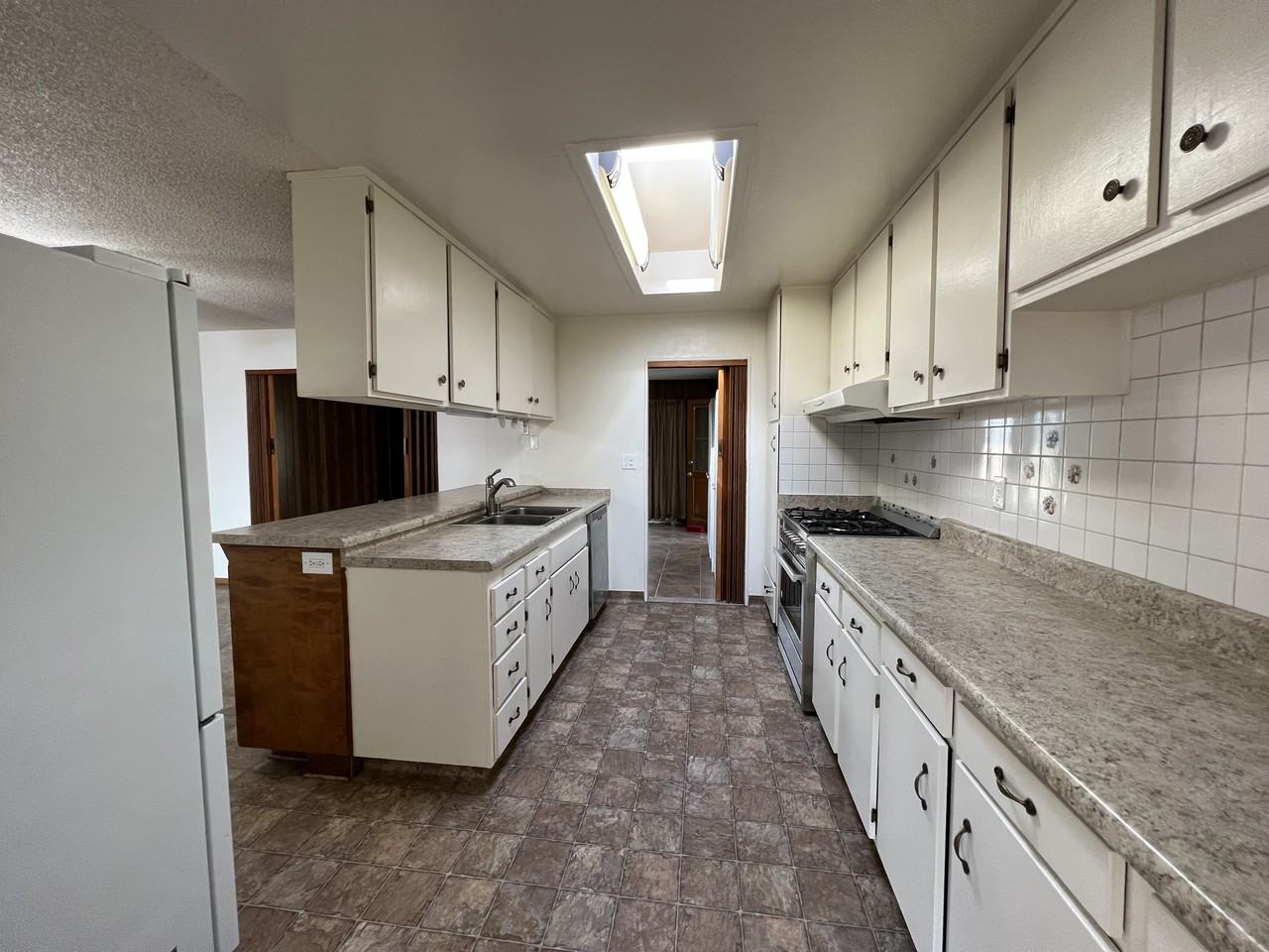 550 Mars Ave - Photo 7 of 20