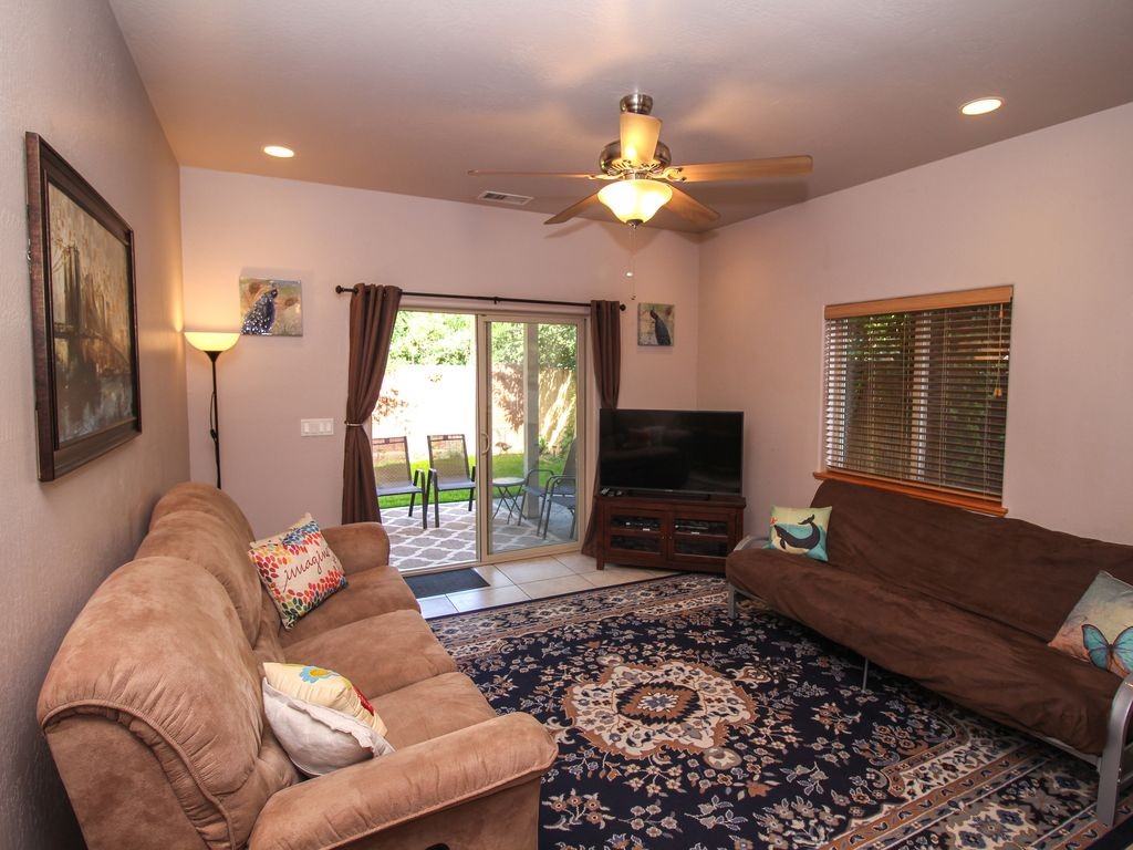 2325 N East St - Photo 2 of 12