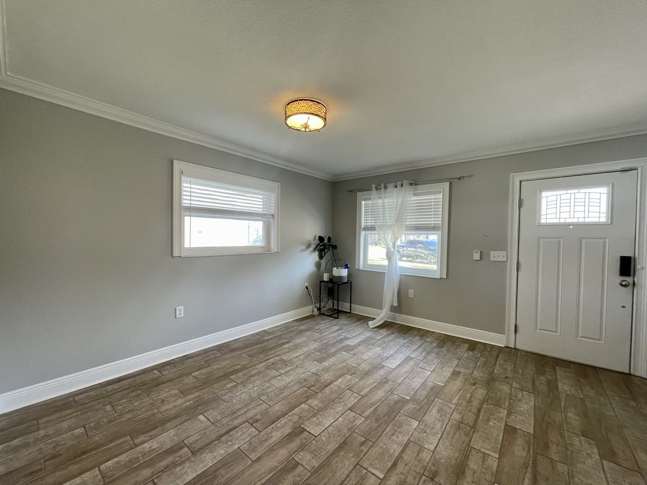 4429 S Lanier Dr - Photo 4 of 41