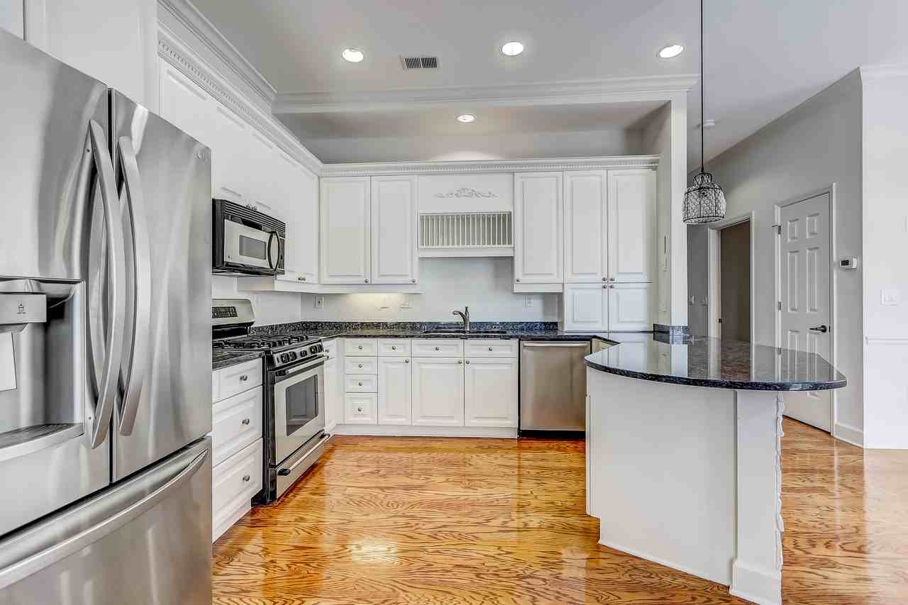 416 E Bay St #7 - Photo 3 of 13